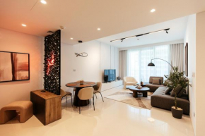 Luxurious Waterfront 1BR with Stunning Sea Views - 15AB02